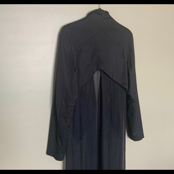 DSTM cropped blazer robe with 100% silk train - Picture 4 of 4